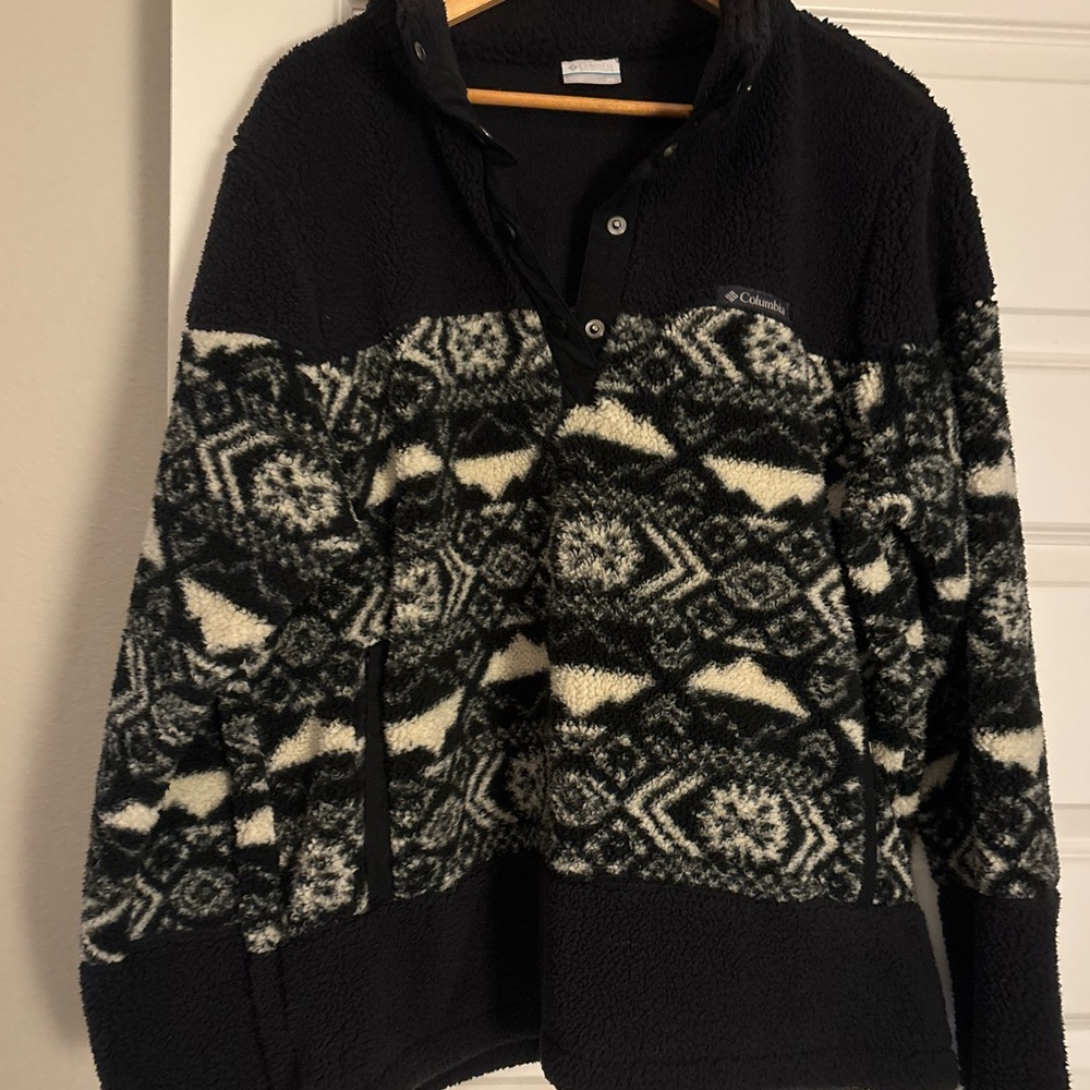 Columbia Black and White Patterned Fleece